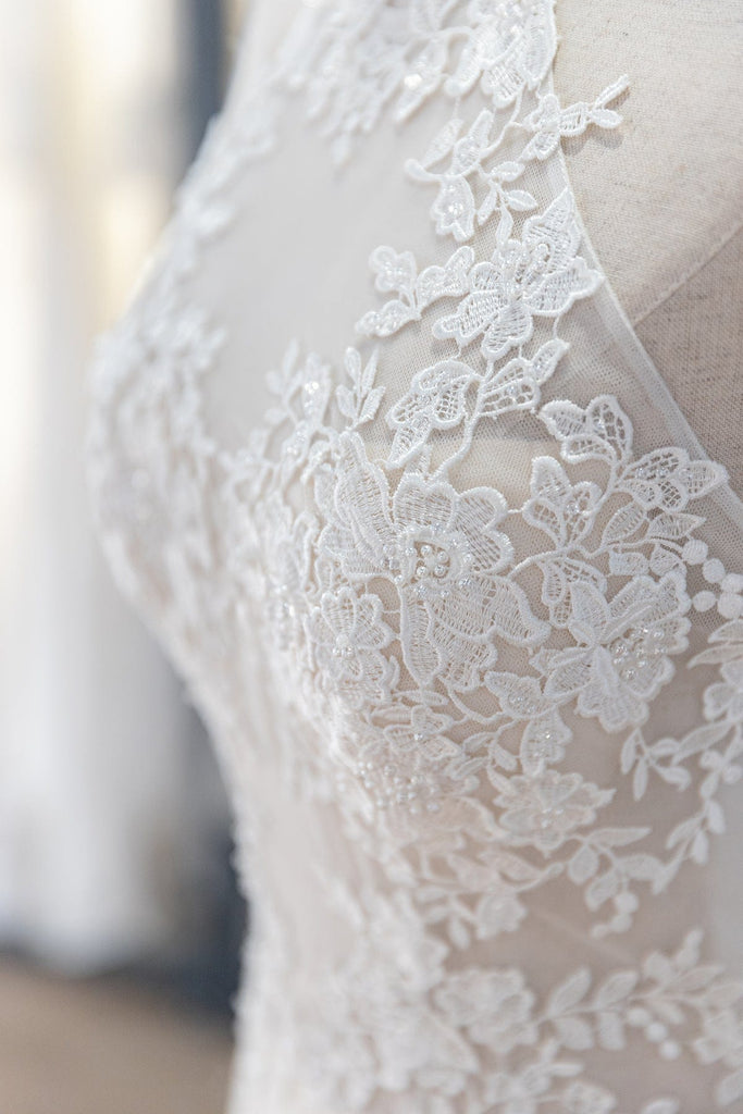 lace illusion wedding dress